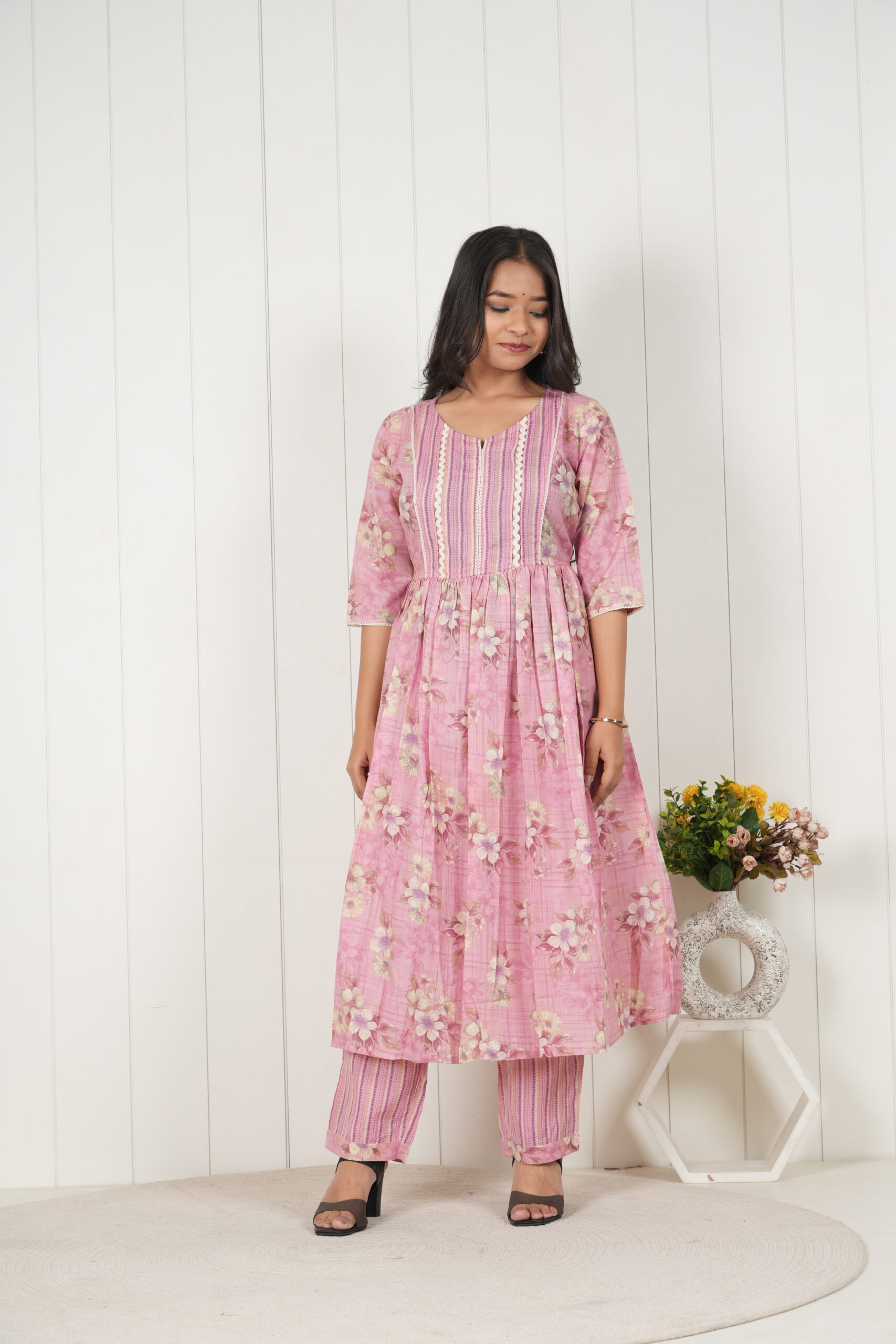 <b>Pocozen</b><br/>Pink Floral Cotton Frock Style Kurti Pant Set