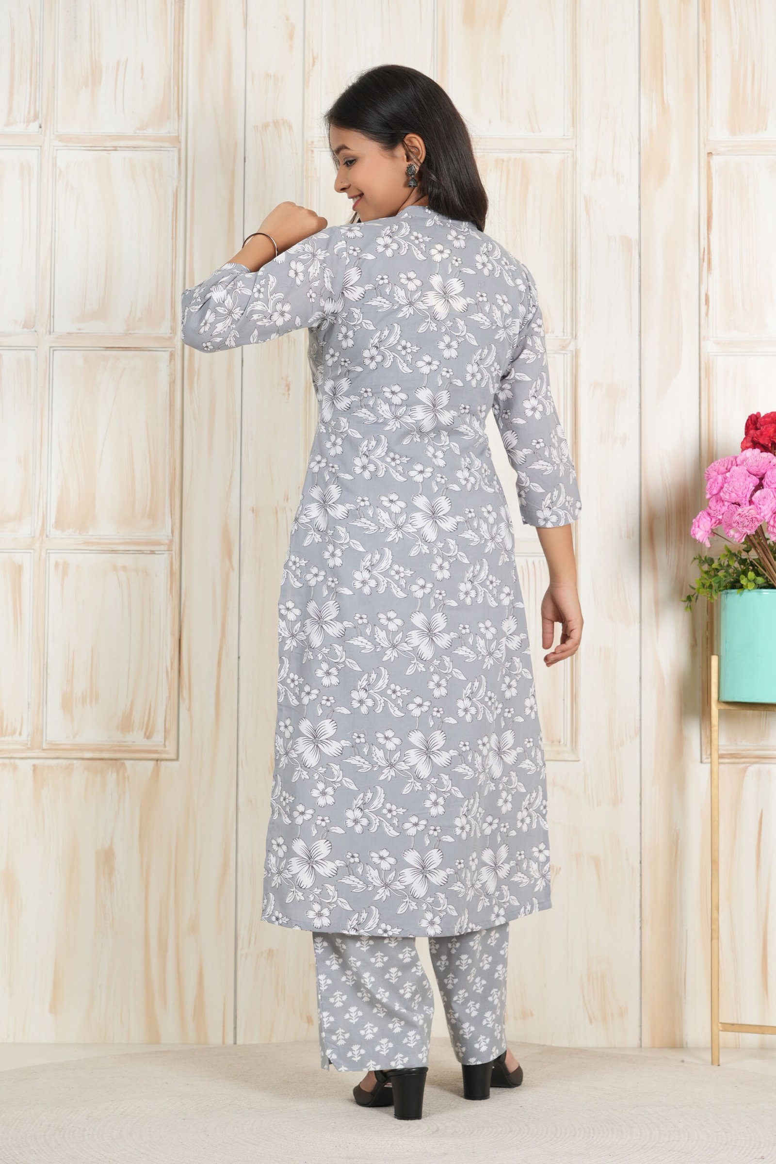 <b>Cera</b><br/>Grey Floral Cotton Kurti Pant Set with Dupatta - Image 4