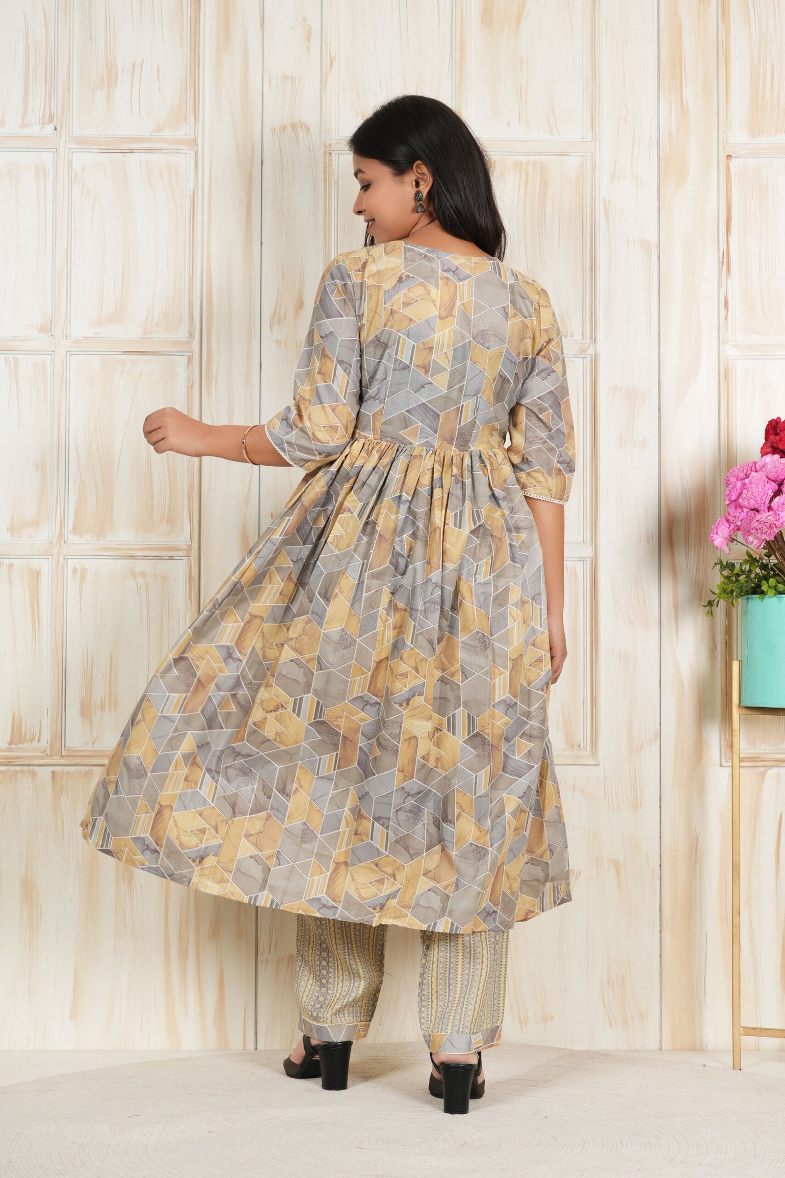 <b>Pocozen</b><br/>Grey Geometric Print Frock Style Kurti Pant Set - Image 5