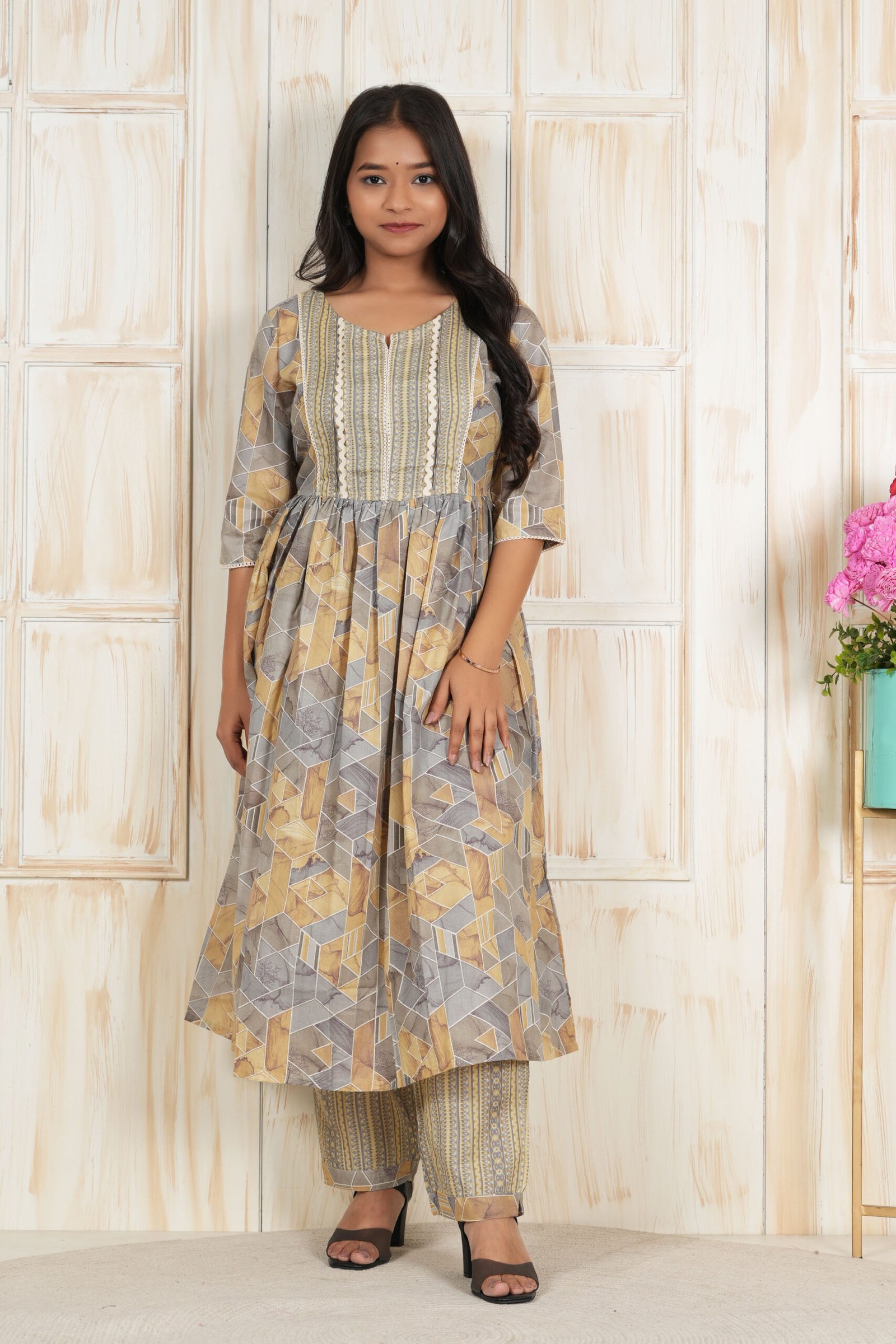 <b>Pocozen</b><br/>Grey Geometric Print Frock Style Kurti Pant Set
