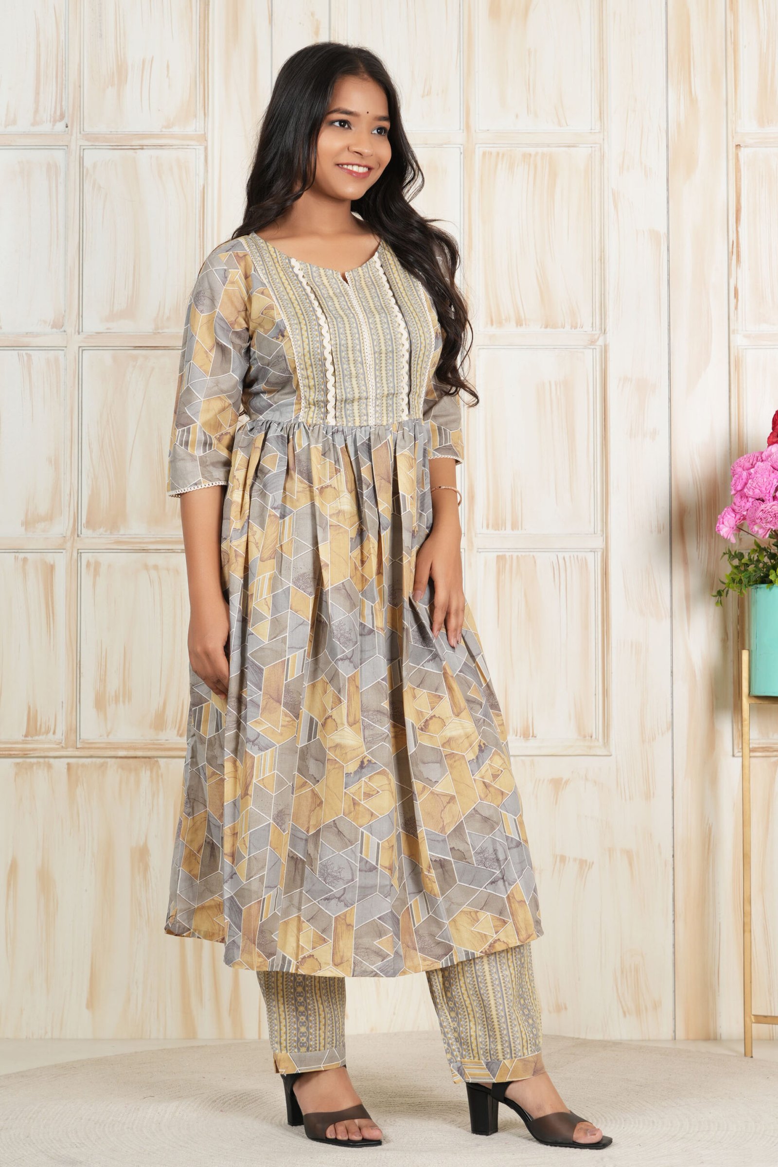 <b>Pocozen</b><br/>Grey Geometric Print Frock Style Kurti Pant Set - Image 2