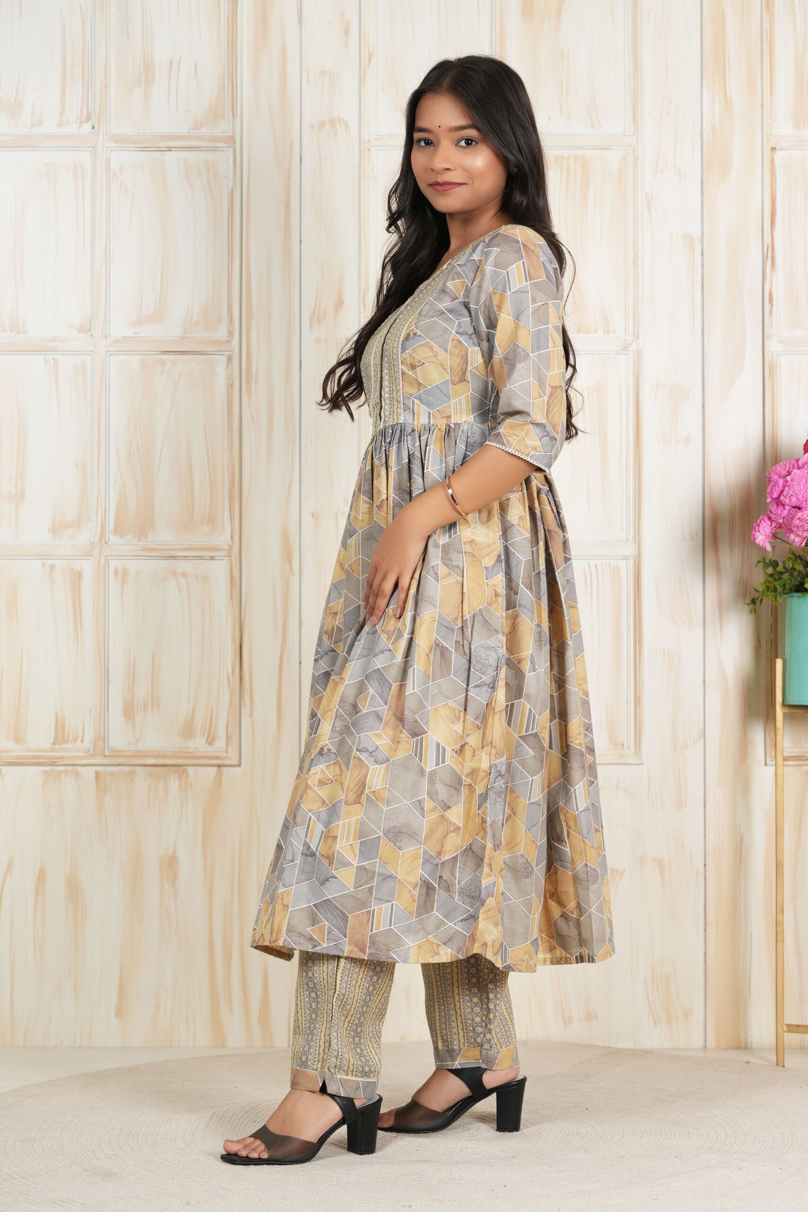 <b>Pocozen</b><br/>Grey Geometric Print Frock Style Kurti Pant Set - Image 3
