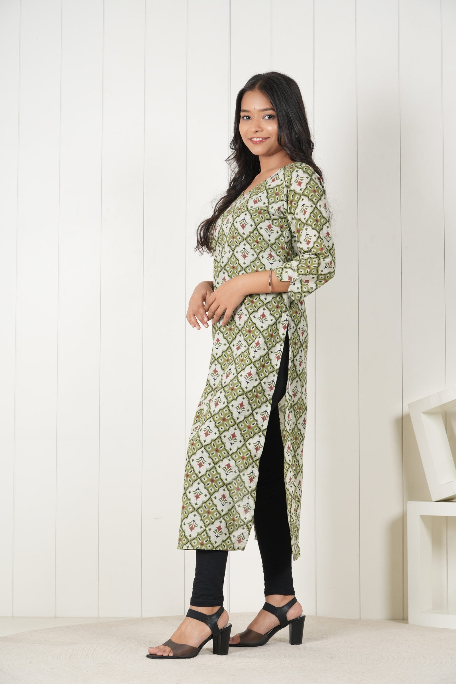 <b>Arlo</b><br/>Ivory & Olive Green Straight Cotton Kurti - Image 3