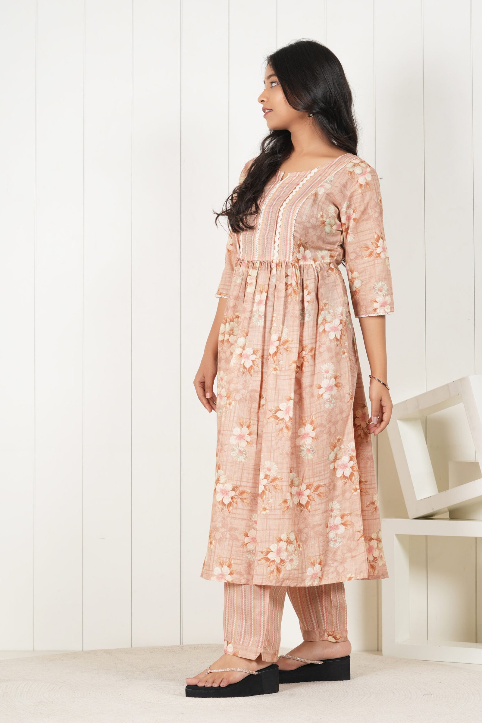 <b>Pocozen</b><br/>Peach Floral Frock Style Kurti Pant Set - Image 4